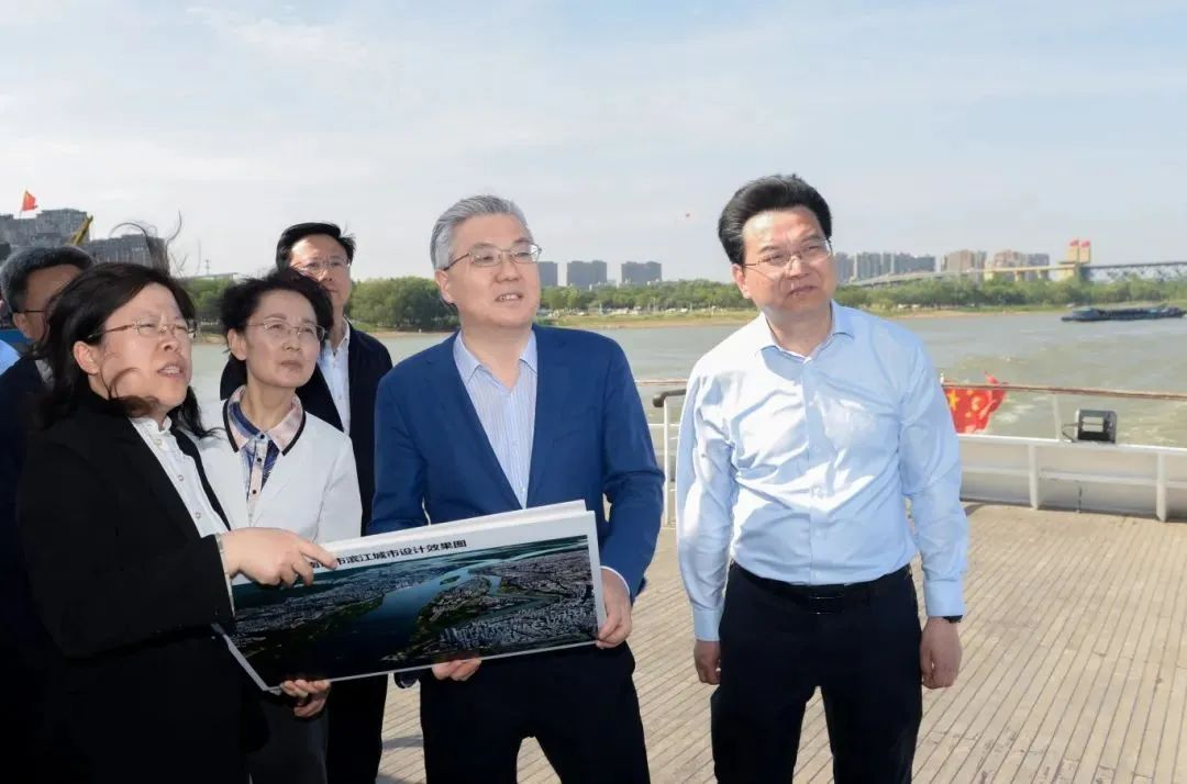 南京市委书记周红波：坚持把修复长江51漫画环境摆在压倒性位置